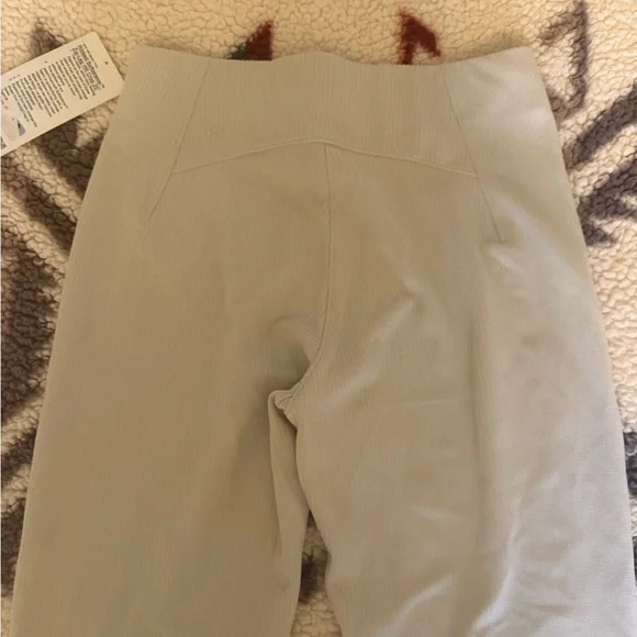 NWT Lululemon Ribbed Softstreme Zip-Leg High-Rise Cropped Pants 25" Bone Size 8 - Picture 13 of 14